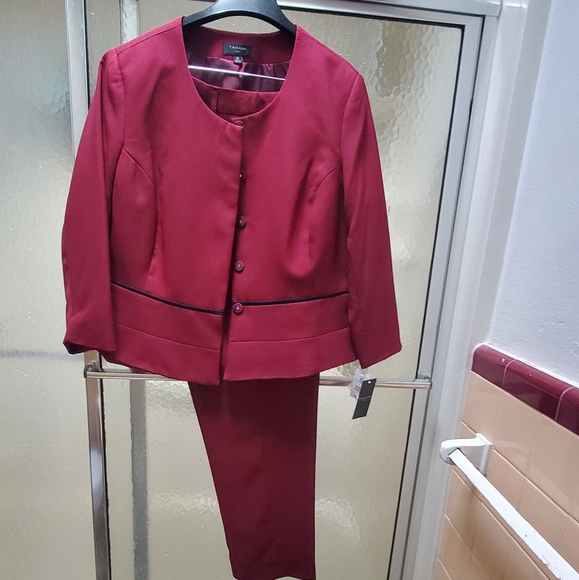 NWT TAHARI ASL 2Piece Beautiful Pant Suit; Sz 16; Long Sleeves; Lined. $85 - Picture 1 of 14